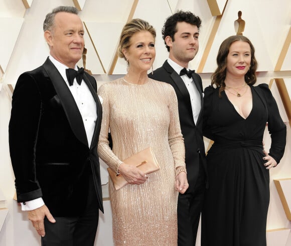 Tom Hanks, sa femme Rita Wilson, et ses enfants son fils Theodore Hanks et sa fille Elizabeth Hanks lors du photocall des arrivées de la 92ème cérémonie des Oscars 2019 au Hollywood and Highland à Los Angeles, Californie, Etats-Unis, le 9 février 2020.