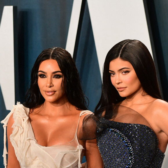 Kylie Jenner et Kim Kardashian lors de la 92e cérémonie des Oscars, le 9 février 2020 au Dolby Theatre de Los Angeles.