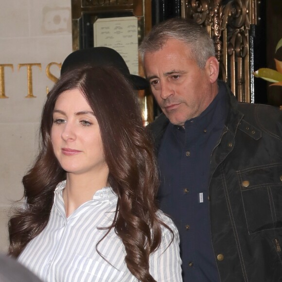 Matt LeBlanc et sa compagne Aurora Mulligan à la sortie du restaurant Scott's avec une mystérieuse inconnue à Londres, Royaume Uni, le 23 avril 2018.