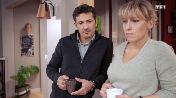 Kamel Belghazi et Julie Debazac dans la série "Demain nous appartient", diffusée sur TF1.