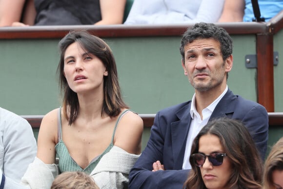 Kamel Belghazi et sa compagne Marine Thierry dans les tribunes des internationaux de tennis de Roland Garros à Paris, jour 3, le 29 mai 2018. Cyril Moreau / Dominique Jacovides / Bestimage  Celebs attend Roland Garros french open on may 29th 2018 