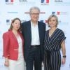 La Consule Générale interim Nathalie Soirat, Serge Toubiana, président d'Unifrance et Daniela Elstner, Directrice Générale d'UniFrance, assistent à la cérémonie des World Cinema Awards à la Résidence du Consul de France à Beverly Hills, le 10 février 2020.