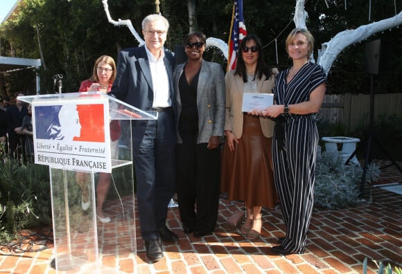 Serge Toubiana, président d'Unifrance, Daniela Elstner, Directrice Générale d'UniFrance, Jacqueline Lyanga et Jasmine Jaisinghani assistent à la cérémonie des World Cinema Awards à la Résidence du Consul de France à Beverly Hills, le 10 février 2020.