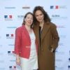 La Consule Générale interim Nathalie Soirat et Jacqueline Bisset assistent à la cérémonie des World Cinema Awards à la Résidence du Consul de France à Beverly Hills, le 10 février 2020.