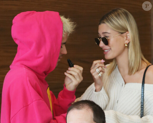Justin Bieber et sa femme Hailey Bieber Baldwin sont allés prendre le petit déjeuner en amoureux à Beverly Hills, Los Angeles, le 11 janvier 2020.