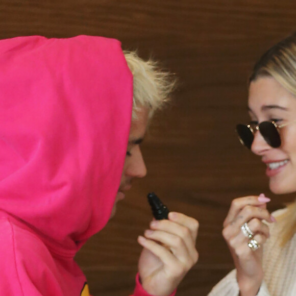 Justin Bieber et sa femme Hailey Bieber Baldwin sont allés prendre le petit déjeuner en amoureux à Beverly Hills, Los Angeles, le 11 janvier 2020.