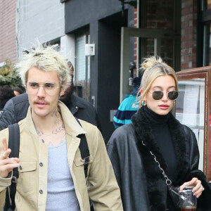 Justin Bieber et sa femme Hailey Baldwin Bieber sont allés prendre le petit-déjeuner dans le quartier de Brooklyn à New York avant de se rendre à l'émission Saturday Night Live. Le 8 février 2020
