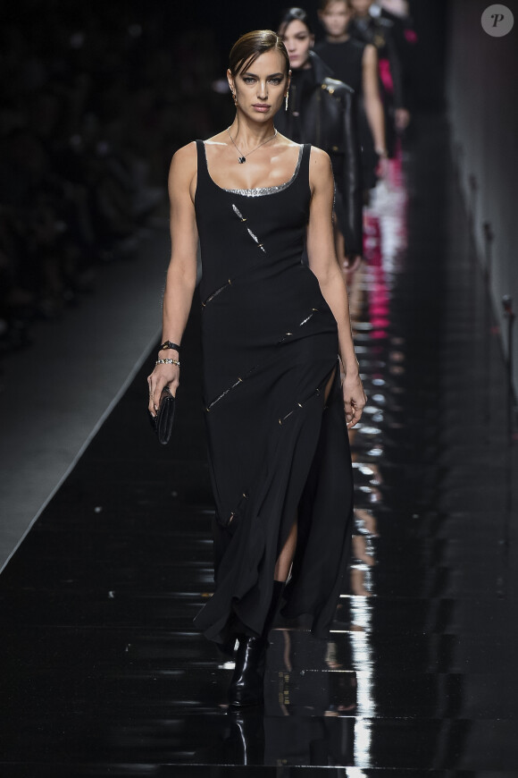 Irina Shayk - Défilé de mode PAP automne-hiver 2020 "Versace" à Milan. Le 21 février 2020