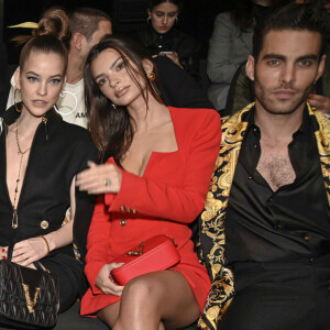 Elodie Carl Brave, Barbara Palvin, Emily Ratajkowski et Jon Kortajarena au défilé Versace lors de la fashion week de Milan, le 21 février 2020.