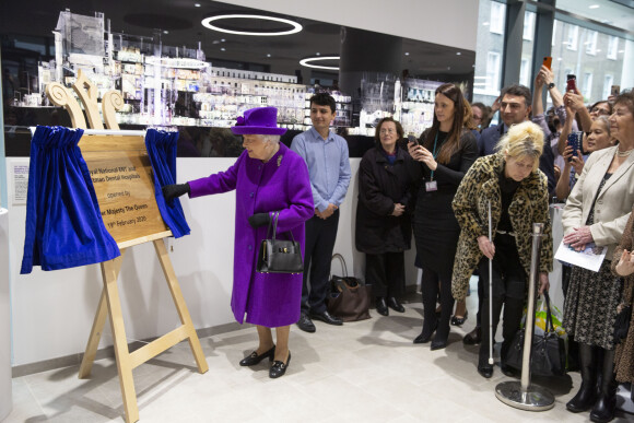La reine Elizabeth II d'Angleterre a inauguré les nouveaux locaux de l'hôpital "Royal National ENT and Eastman Dental Hospital" à Londres. Le 19 février 2020