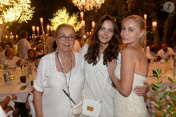 Exclusif - Emmanuelle Béart avec sa maman Geneviève Galéa et sa fille Nelly Auteuil - 20ème édition de la soirée Blanche aux Moulins de Ramatuelle à Saint-Tropez le 12 juillet 2015. Le chef Christophe Leroy a donc mis les petits plats dans les grands pour cette mythique soirée dont la marraine était Emmanuelle Béart. © Rachid Bellak / LMS / Bestimage