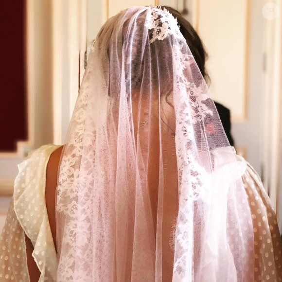 Emmanuelle Béart a partagé cette photo de sa fille Nelly, lors de son mariage, en août 2018, sur Instagram.