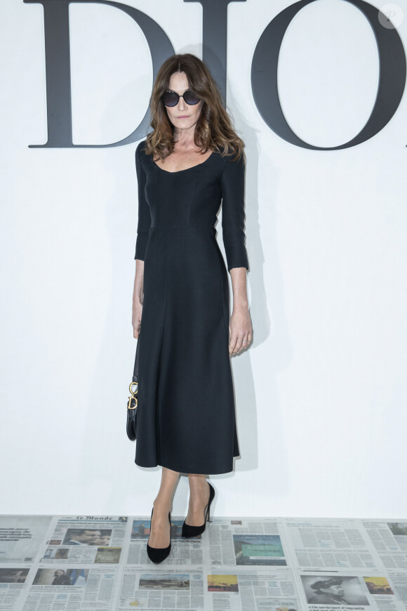 Carla Bruni assiste au défilé Christian Dior, collection prêt-à-porter automne-hiver 2020-2021, au Jardin des Tuileries. Paris, le 25 février 2020. © Olivier Borde / Bestimage