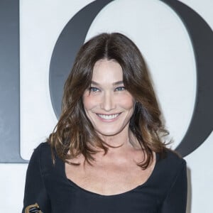 Carla Bruni assiste au défilé Christian Dior, collection prêt-à-porter automne-hiver 2020-2021, au Jardin des Tuileries. Paris, le 25 février 2020. © Olivier Borde / Bestimage