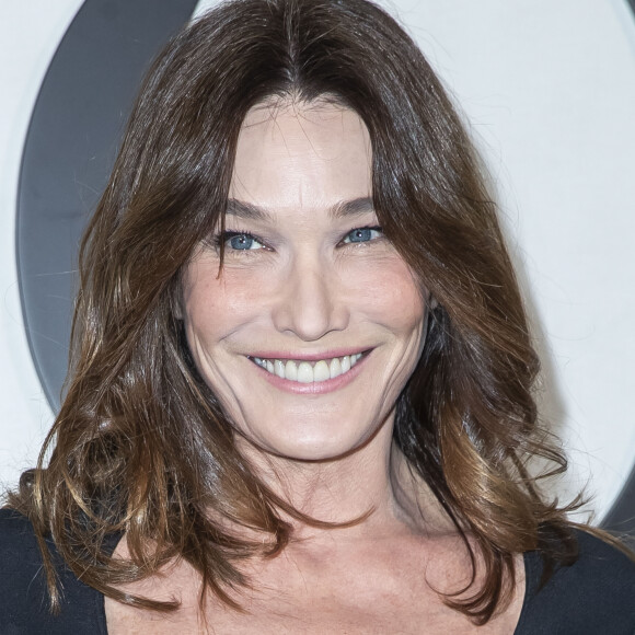 Carla Bruni assiste au défilé Christian Dior, collection prêt-à-porter automne-hiver 2020-2021, au Jardin des Tuileries. Paris, le 25 février 2020. © Olivier Borde / Bestimage