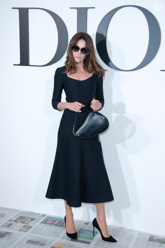 Carla Bruni assiste au défilé Christian Dior, collection prêt-à-porter automne-hiver 2020-2021, au Jardin des Tuileries. Paris, le 25 février 2020.