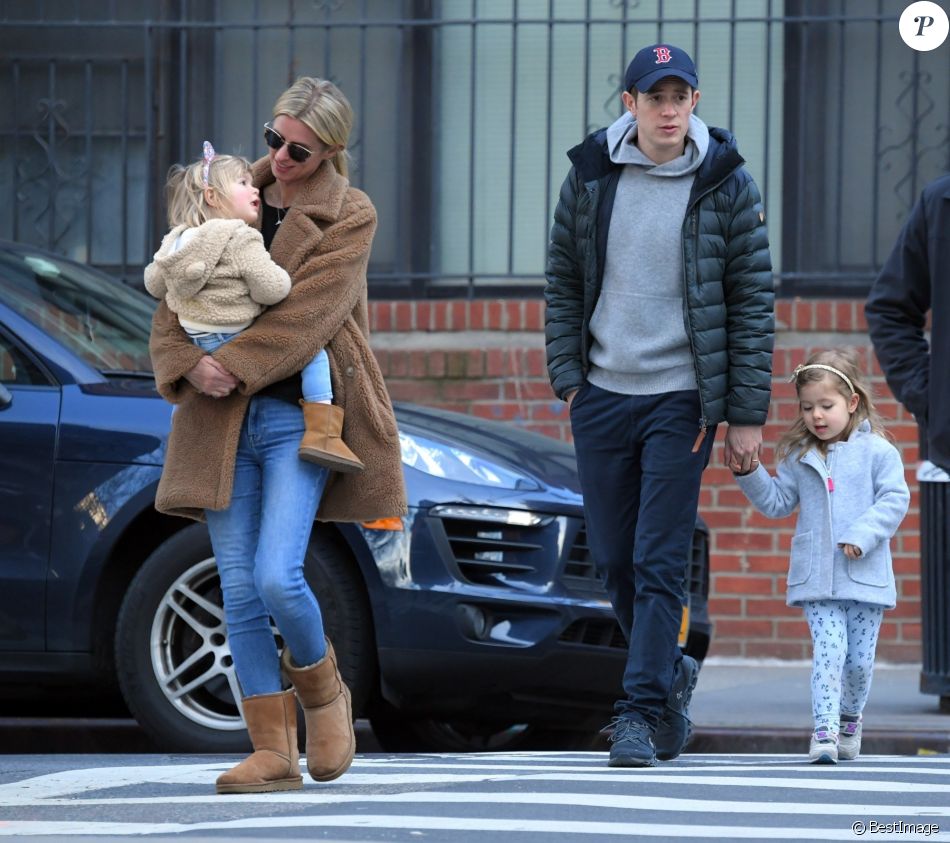 Exclusif - Nicky Hilton Rothschild se promène avec son mari James Rothschild et ses enfants Lily&amp;amp;8208;Grace et Teddy Rothschild dans les rues de New York, le 17 février 2020