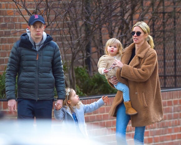 Exclusif - Nicky Hilton Rothschild se promène avec son mari James Rothschild et ses enfants Lily Grace et Teddy Rothschild dans les rues de New York, le 17 février 2020