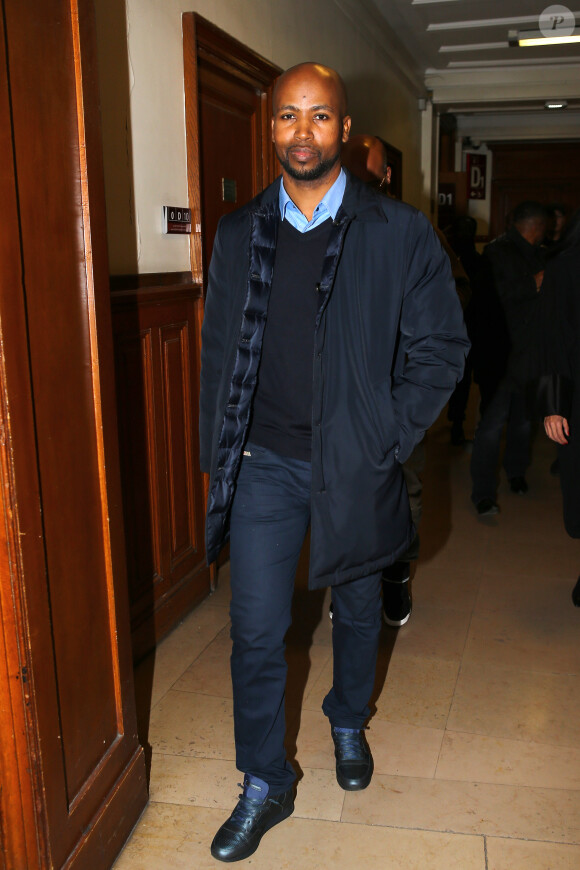 Le rappeur Rohff quitte le tribunal après l'annonce du verdict : 5 ans de prison pour violences dans une boutique de son rival Booba le 27 octobre 2017.