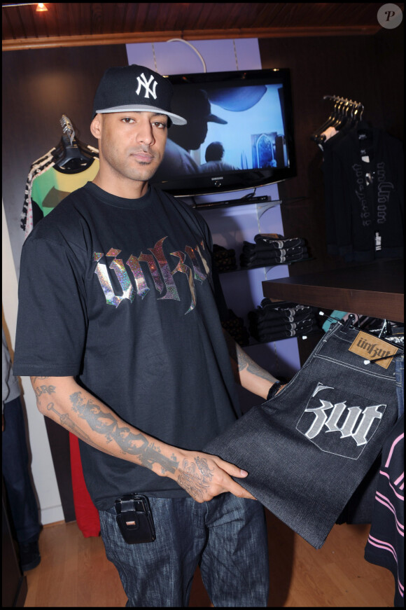 Booba inaugure sa ligne de vêtements Unkut, le 22 mars 2008 à Boulogne. 