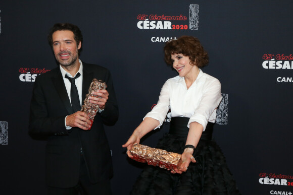 Nicolas Bedos (César du meilleur scénario original pour « La Belle Époque ») dans la press room de la 45ème cérémonie des César à la Salle Pleyel à Paris le 28 février 2020. © Dominique Jacovides / Olivier Borde / Bestimage