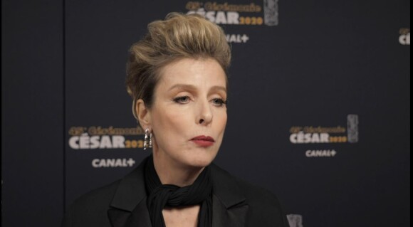 Karin Viard en interview exclusive pour "Purepeople.com" lors de la 45e cérémonie des César, à la salle Pleyel le 28 février 2020.