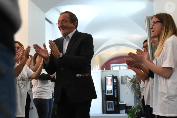 Jean-Pierre Pernaut lors du tournage de l'émission "Votre plus beau marché de France" à Montbrison le 14 juin 2019. © Frédéric Chambert / Panoramic / Bestimage 14/06/2019 - Montbrison
