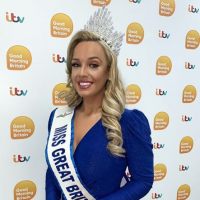 Miss Grande-Bretagne : Couronnée après avoir perdu 50 kilos suite à une rupture