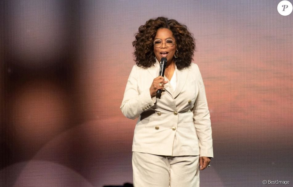 Oprah Winfrey à la rencontre de ses fans à San Francisco lors du show &quot;Oprah&#039;s 2020 Vision : Your Life In Focus&quot;, le 22 février 2020.