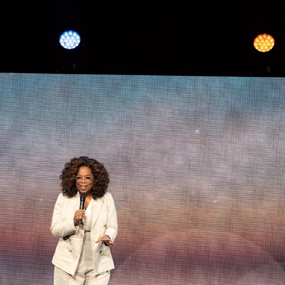 Oprah Winfrey à la rencontre de ses fans à San Francisco lors du show "Oprah's 2020 Vision : Your Life In Focus", le 22 février 2020.