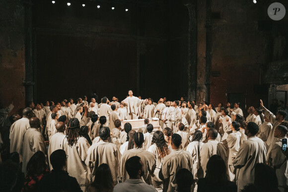 Exclusif - Kanye West lors du "Sunday Service", la messe est organisée au Théâtre des Bouffes du Nord à Paris, le 1er mars 2020.