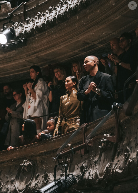 Exclusif - Kim Kardashian, Kourtney Kardashian, Olivier Rousteing - Kanye West lors du "Sunday Service", la messe est organisée au Théâtre des Bouffes du Nord à Paris, le 1er mars 2020.