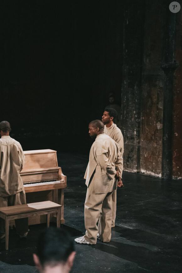 Exclusif - Kanye West lors du "Sunday Service", la messe est organisée au Théâtre des Bouffes du Nord à Paris, le 1er mars 2020.