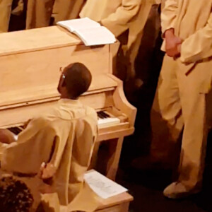 Exclusif - Kanye West lors du "Sunday Service", la messe est organisée au Théâtre des Bouffes du Nord à Paris, le 1er mars 2020.