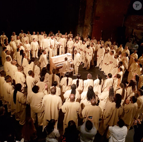 Exclusif - Kanye West lors du "Sunday Service", la messe est organisée au Théâtre des Bouffes du Nord à Paris, le 1er mars 2020.