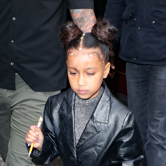 North West à la sortie du Théâtre des Bouffes du Nord après le "Sunday Service" à Paris, le 1er mars 2020.