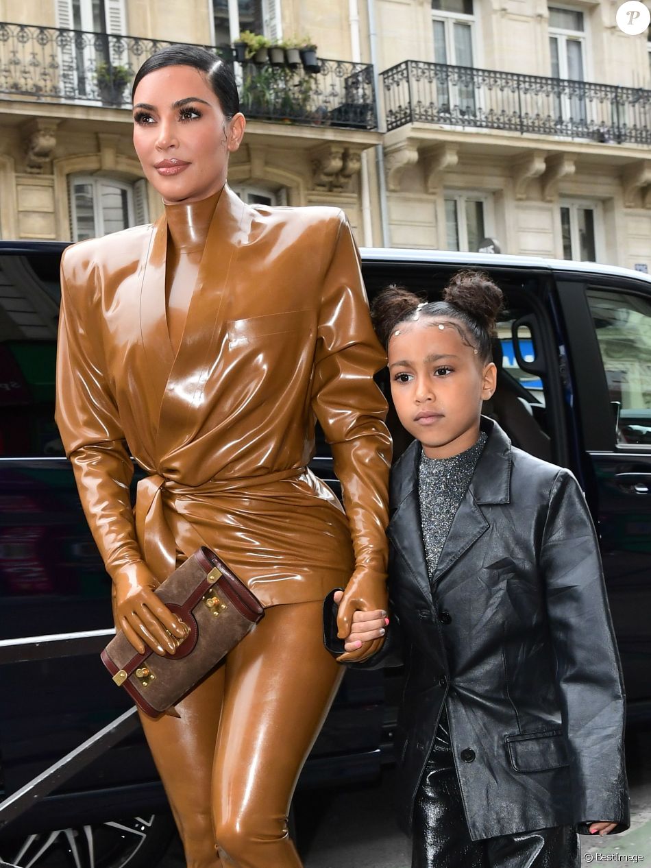 Kim Kardashian Sa Fille North West Kourtney Kardashian Et Sa Fille Penelope Disick Se Rendent