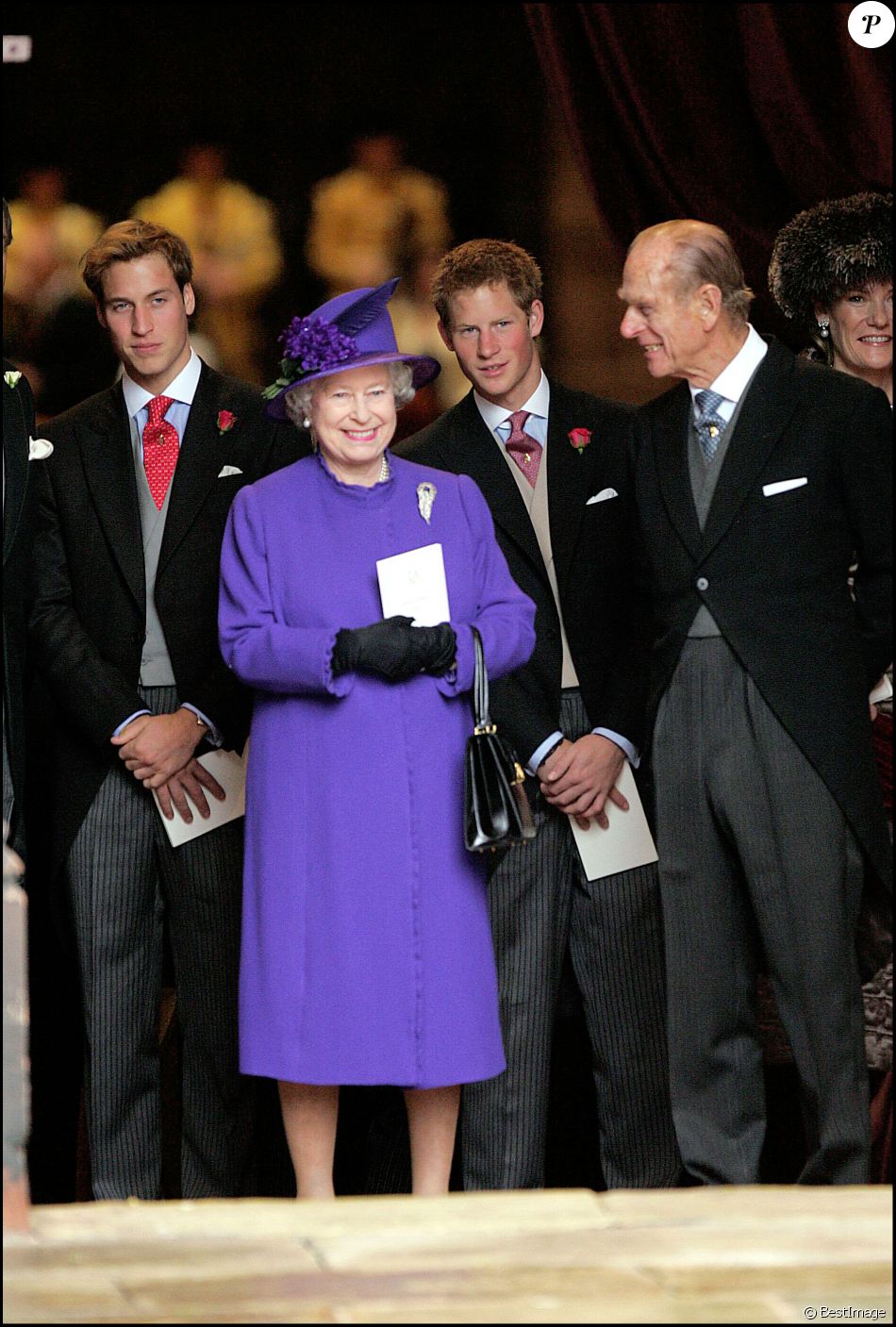 La reine Elizabeth, le prince Philip, le prince William et le prince Harry à Londres en 2004.