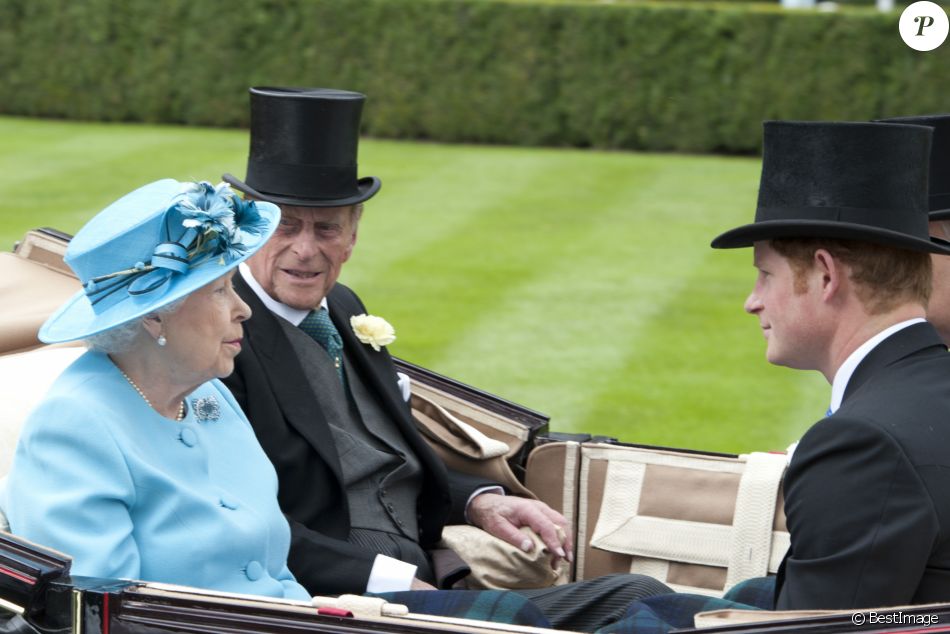La reine Elizabeth d&#039;Angleterre, le prince Philip, duc d&#039;Edimbourg, le prince Harry aux courses Royal Ascot à Berkshire le 19 juin 2014.