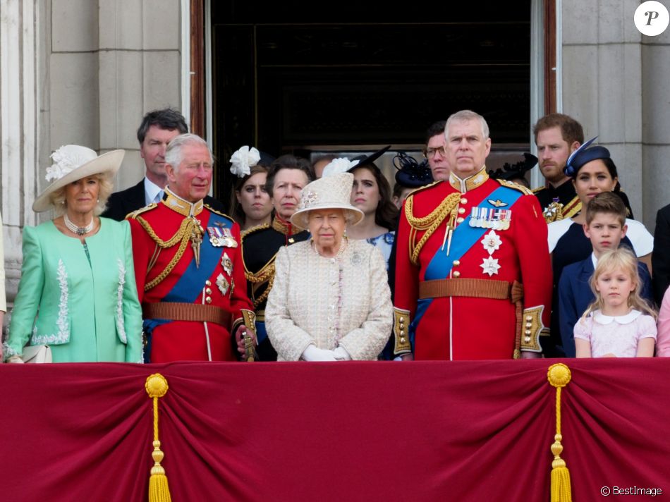 Camilla Parker Bowles, duchesse de Cornouailles, le prince Charles, prince de Galles, la reine Elisabeth II d&#039;Angleterre, le prince Andrew, duc d&#039;York, le prince Harry, duc de Sussex, et Meghan Markle, duchesse de Sussex - La famille royale au balcon du palais de Buckingham lors de la parade Trooping the Colour 2019, célébrant le 93ème anniversaire de la reine Elisabeth II, Londres, le 8 juin 2019.