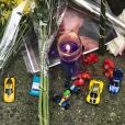 La famille et les amis de Ric Ocasek ont déposé des fleurs et des bougies devant sa maison à New York le lendemain de sa mort, le 16 septembre 2019.