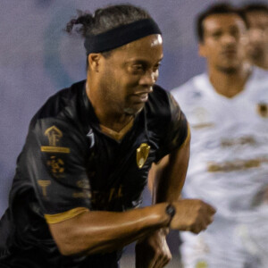 Ronaldhino participe au match caritatif "Game of Legends", au profit de la fondation Yantra au stade olympique Andres Quintana Roo à Cancun, le 12 décembre 2019.