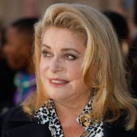 Catherine Deneuve "va de mieux en mieux" : un retour à l'été après l'AVC ?