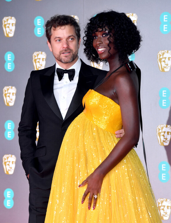 Jodie Turner-Smith (enceinte) et son compagnon Joshua Jackson aux BAFTA Awards, le 2 février 2020 à Londres.