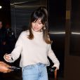 Adoptant un look casual chic, Selena Gomez quitte le restaurant "Nobu" à New York, le 13 janvier 2020. Elle n'a pas manqué de signer quelques autographes à ses admirateurs.