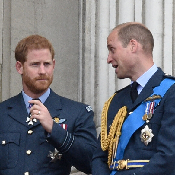 Le prince Harry, duc de Sussex, le prince William, duc de Cambridge - La famille royale d'Angleterre lors de la parade aérienne de la RAF pour le centième anniversaire au palais de Buckingham à Londres. Le 10 juillet 2018