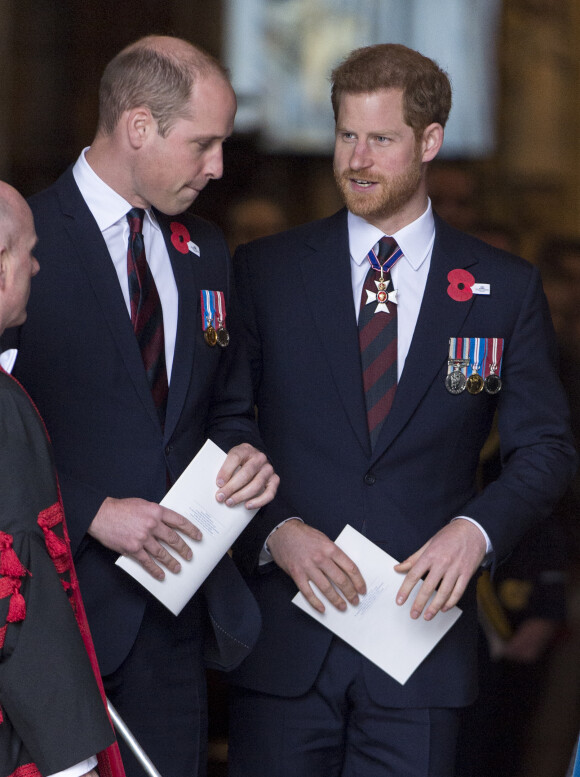 Le prince William, duc de Cambridge, et le prince Harry lors de la cérémonie commémorative de l'ANZAC Day à l'abbaye de Westminster à Londres. Le 25 avril 2018