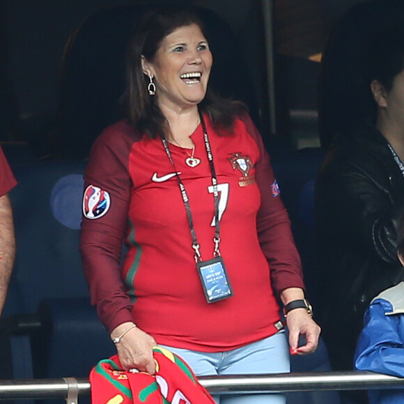 La famille de Cristiano Ronaldo: son fils, Cristiano Ronaldo Jr., ses 2 soeurs, Katia et Elma Aveiro, et sa mère, Dolores Aveiro, assistent au match, Portugal - Autriche pendant l'UEFA Euro 2016 au Parc des Princes à Paris, le 18 juin 2016. © Cyril Moreau/Bestimage
