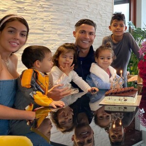 Georgina Rodriguez a fêté ses 26 ans le 27 janvier 2020, entourée de Cristiano Ronaldo, de leur fills Alana Martina et des trois enfants de CR7 Cristiano Jr et les jumeaux Eva et Mateo.