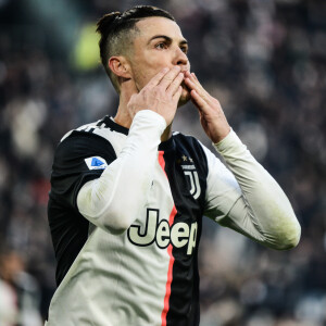 Cristiano Ronaldo lors du match du championnat d'Italie de football Serie A, opposant la Juventus de Turin au Cagliari Calcio Calcio au stade Allianz à Turin, Italie, le 6 janvier 2020.